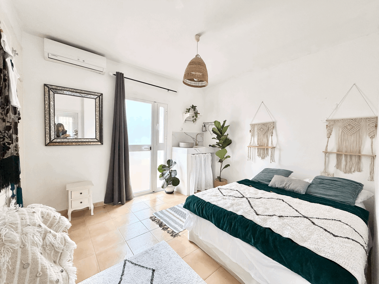 Encantadora casa muy cerca de la playa con preciosas  vistas al mar y Gibraltar en Alcaidesa