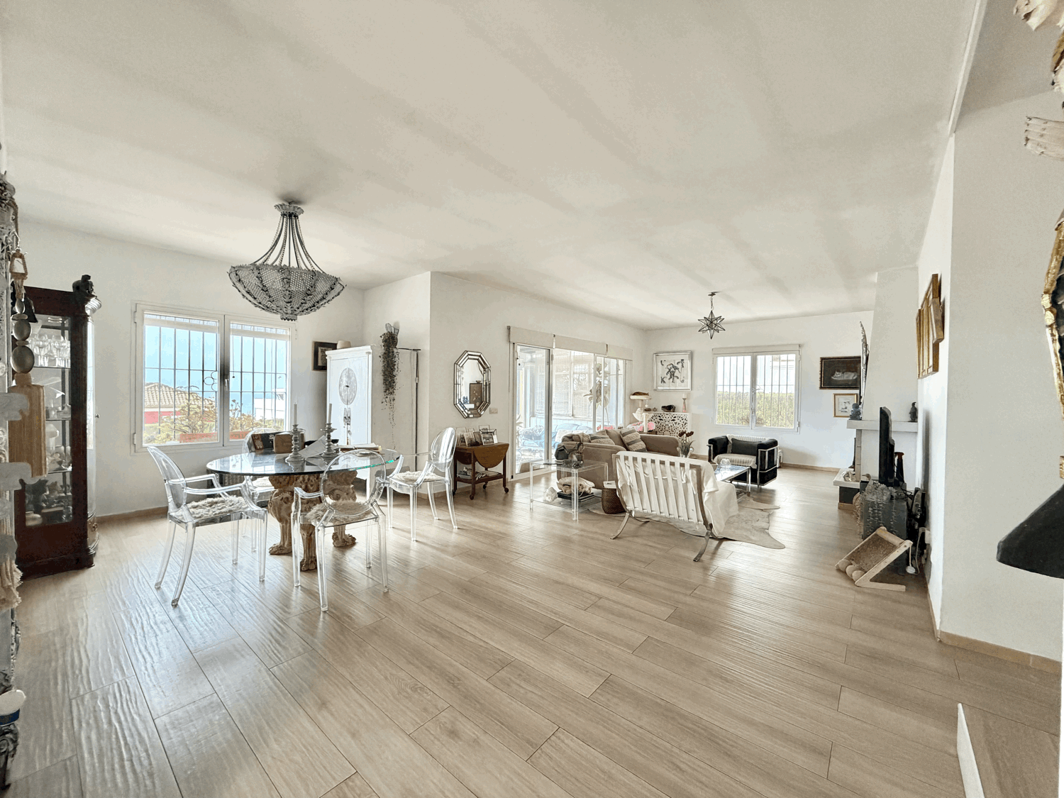 Encantadora casa muy cerca de la playa con preciosas  vistas al mar y Gibraltar en Alcaidesa