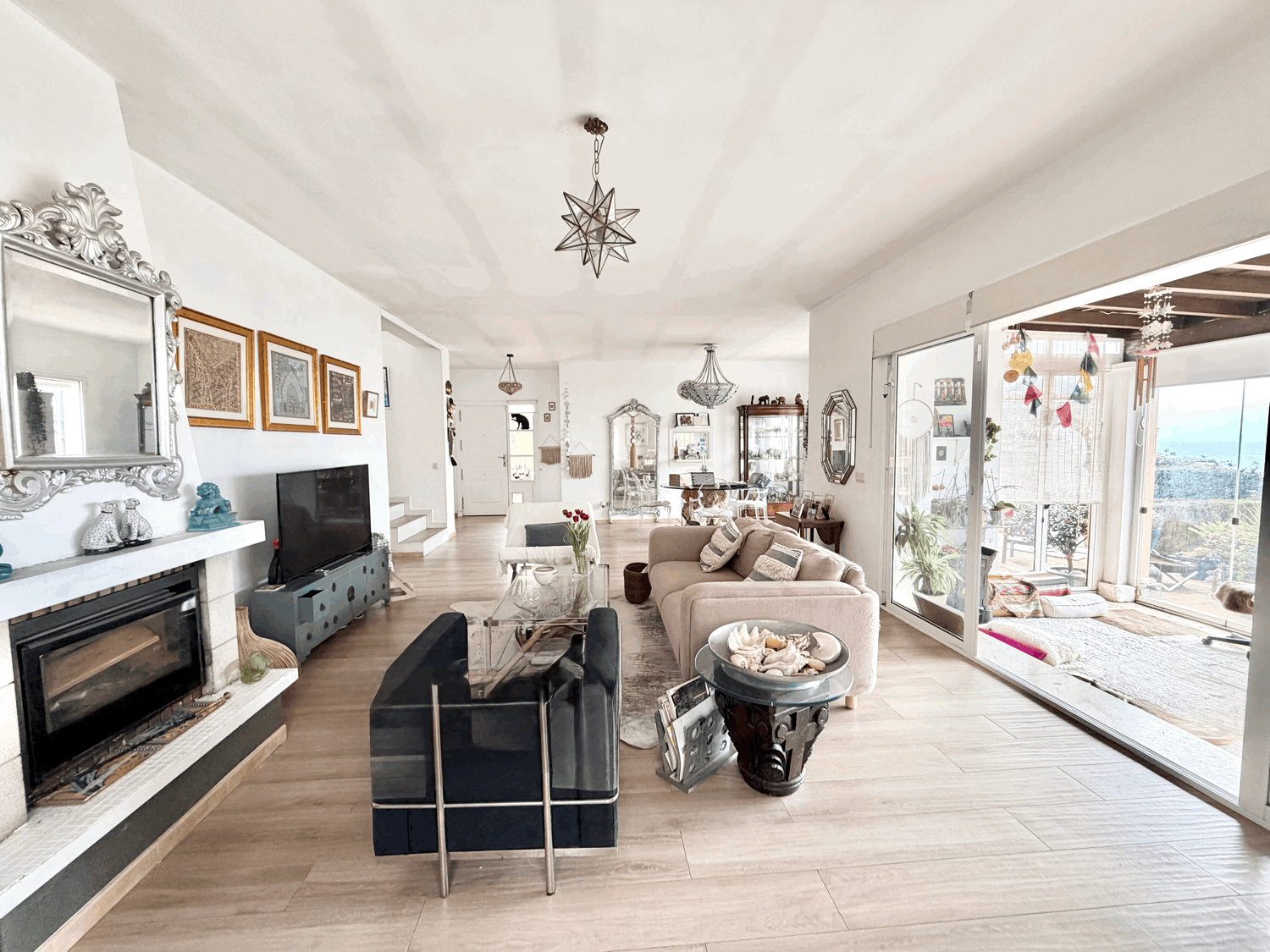 Encantadora casa muy cerca de la playa con preciosas  vistas al mar y Gibraltar en Alcaidesa