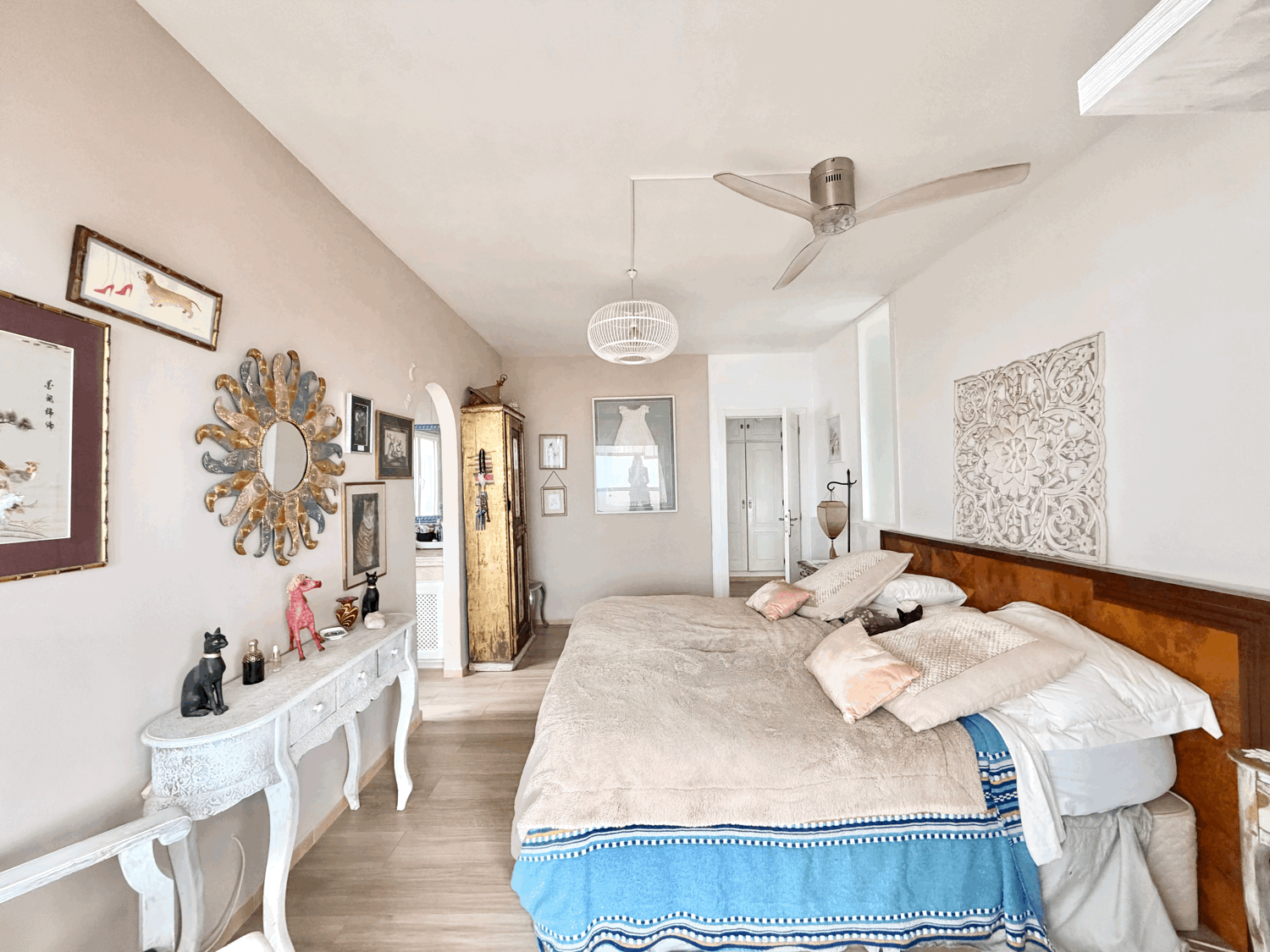 Encantadora casa muy cerca de la playa con preciosas  vistas al mar y Gibraltar en Alcaidesa