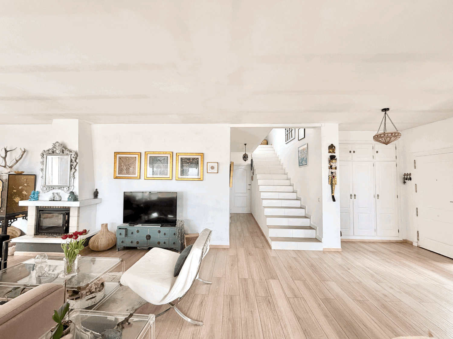 Encantadora casa muy cerca de la playa con preciosas  vistas al mar y Gibraltar en Alcaidesa