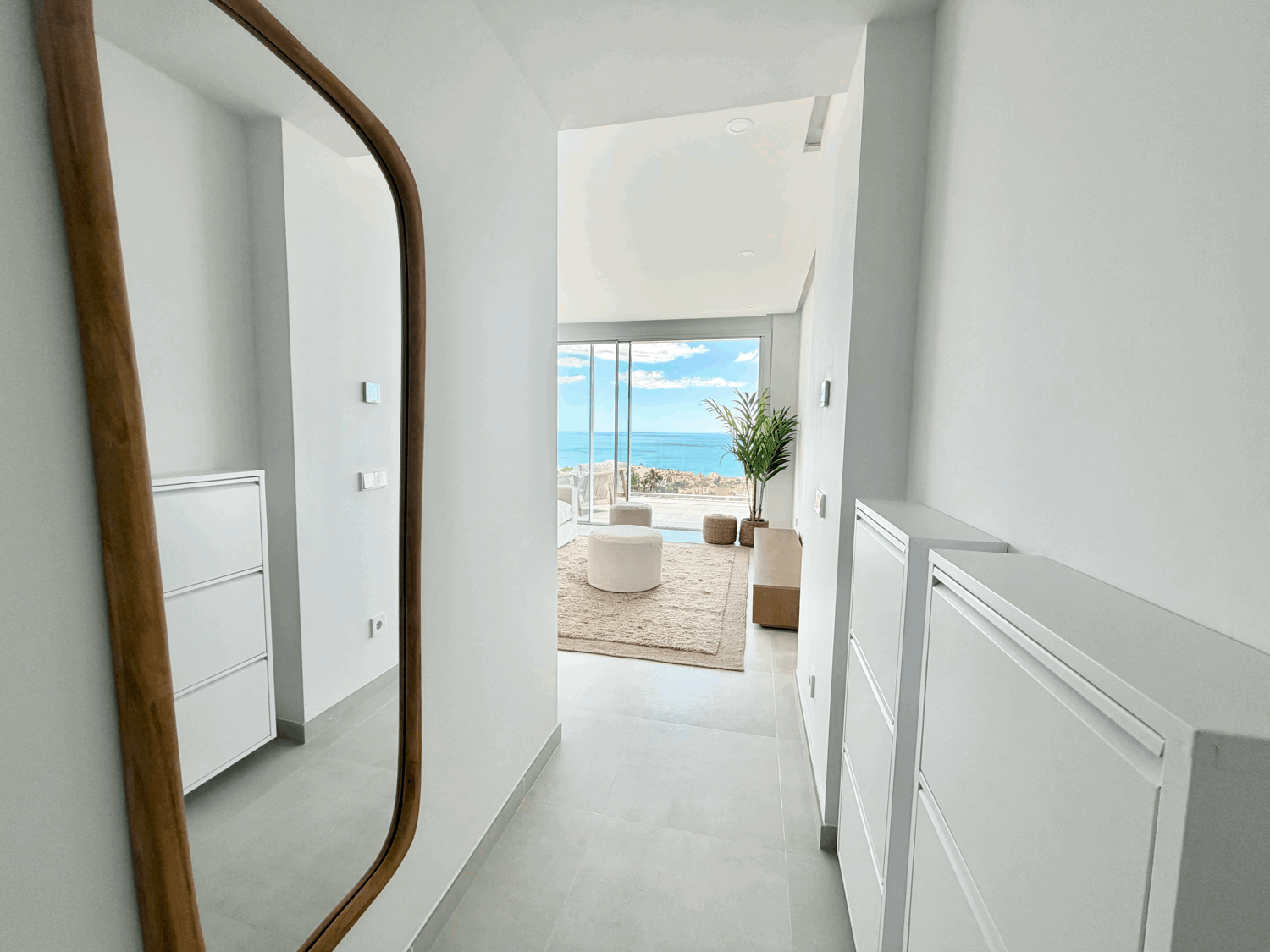 Espectaculares vistas al mar y Gibraltar  desde este apartamento de dos dormitorios en Alcaidesa