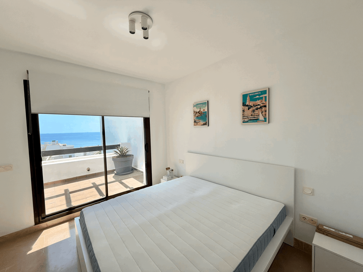 Hermoso ático de dos dormitorios, lleno de luz a escasos metros de distancia de la playa