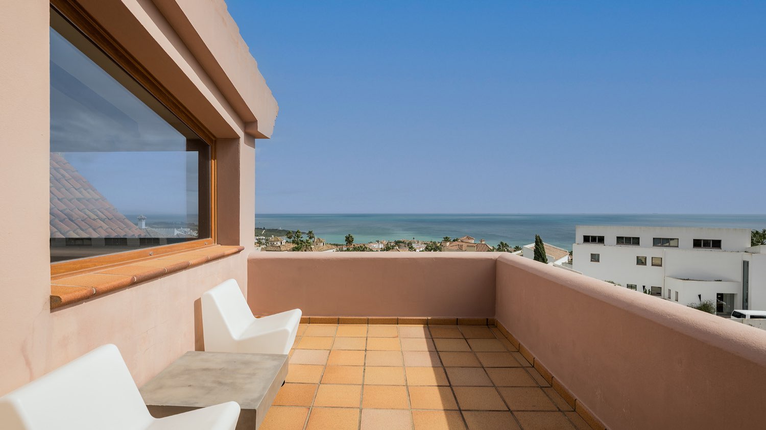 Hermosa y acogedora  villa con espectaculares vistas al mar en Alcaidesa