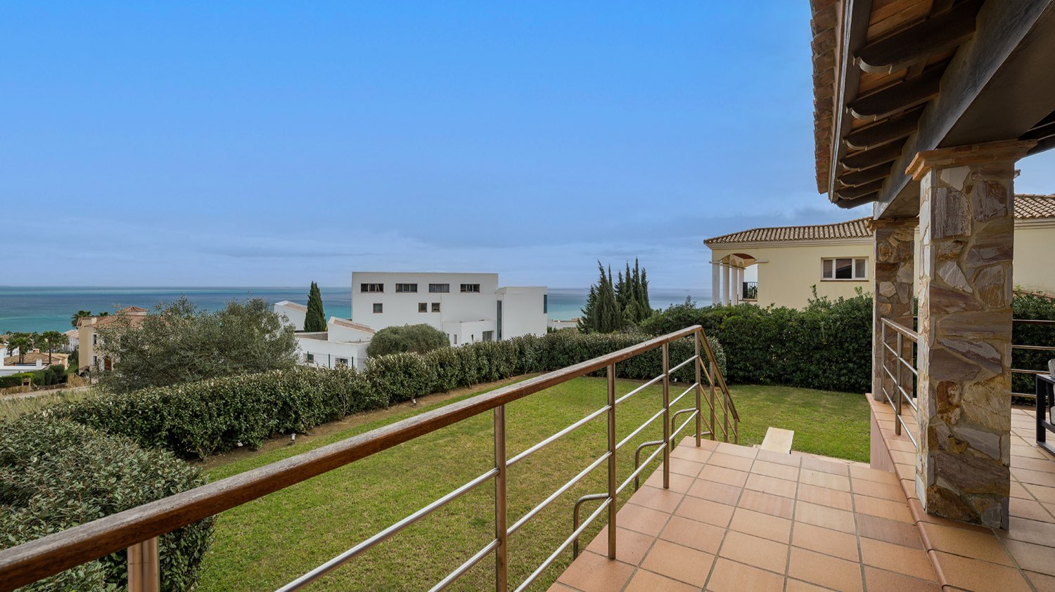 Hermosa y acogedora  villa con espectaculares vistas al mar en Alcaidesa