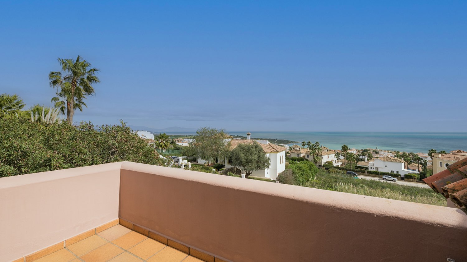 Hermosa y acogedora  villa con espectaculares vistas al mar en Alcaidesa