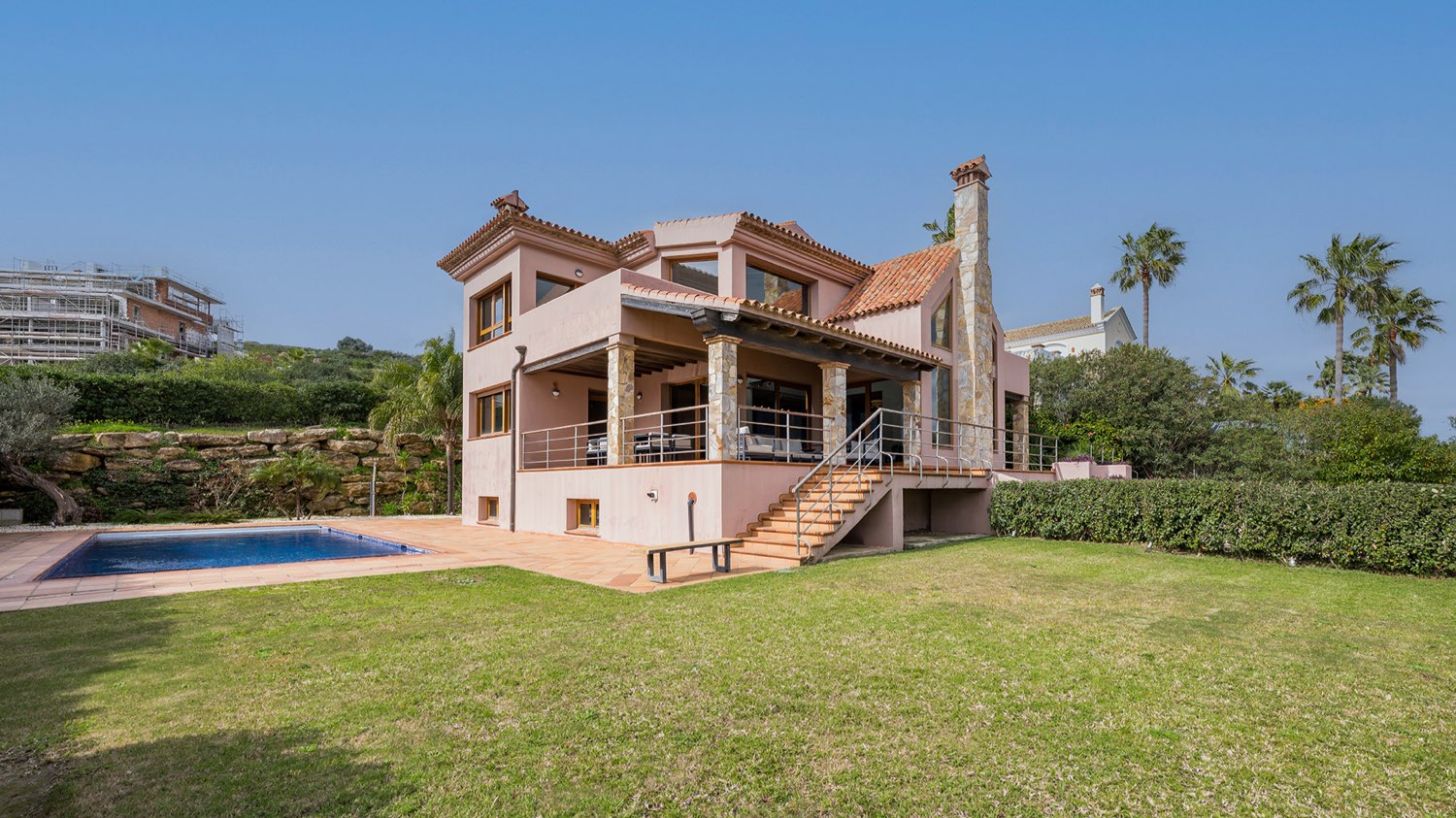 Hermosa y acogedora  villa con espectaculares vistas al mar en Alcaidesa