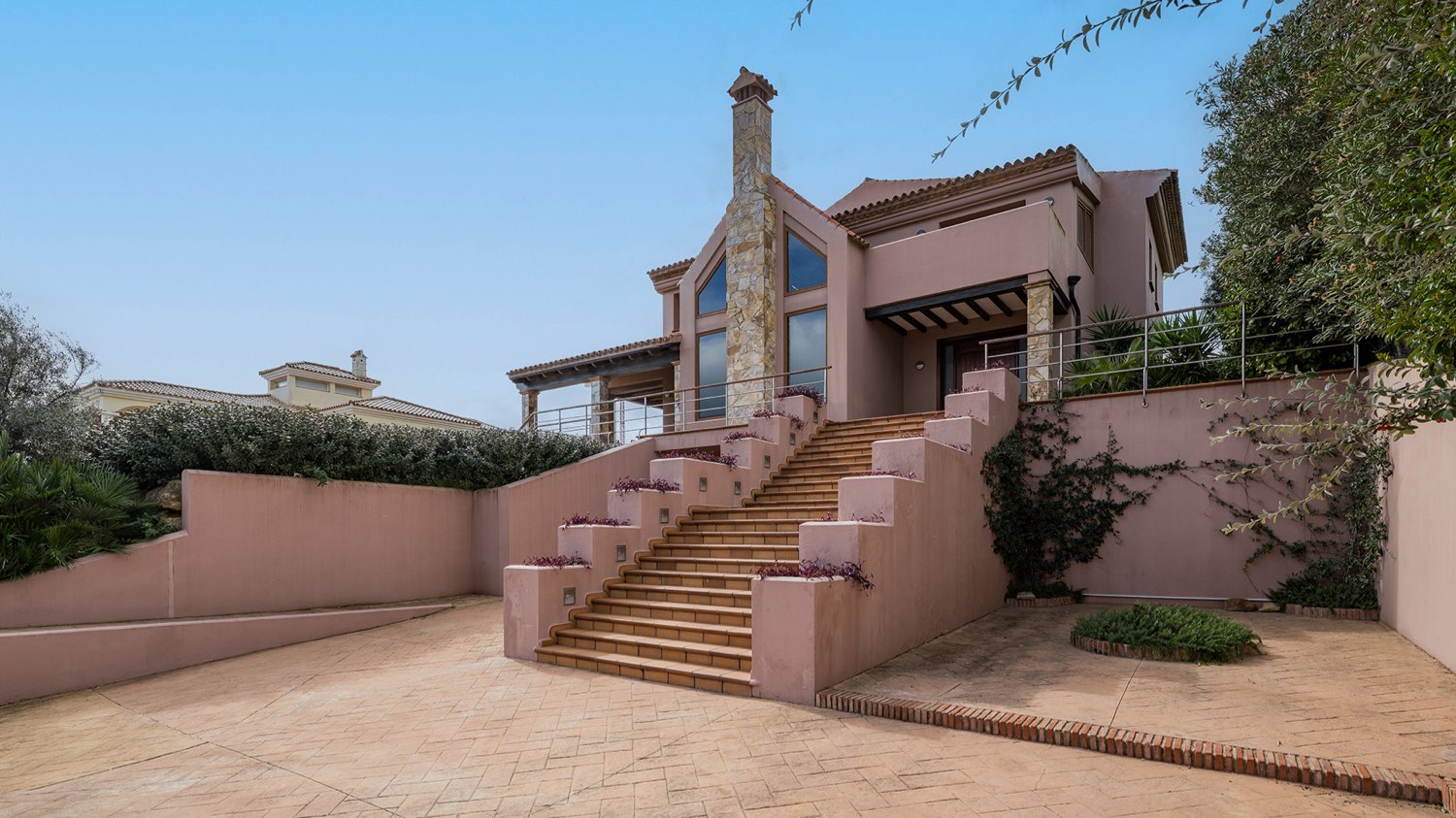 Hermosa y acogedora  villa con espectaculares vistas al mar en Alcaidesa