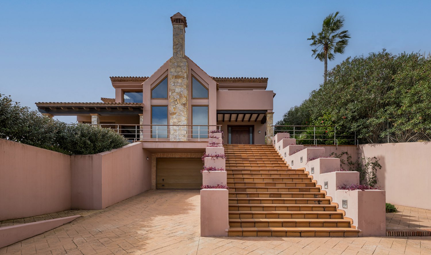 Hermosa y acogedora  villa con espectaculares vistas al mar en Alcaidesa