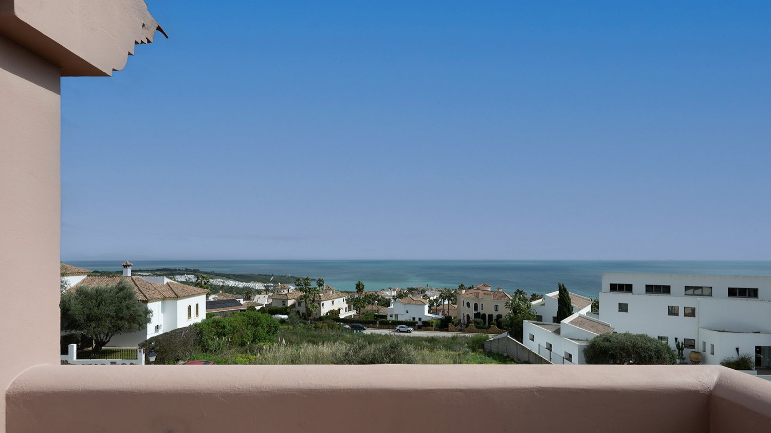 Hermosa y acogedora  villa con espectaculares vistas al mar en Alcaidesa