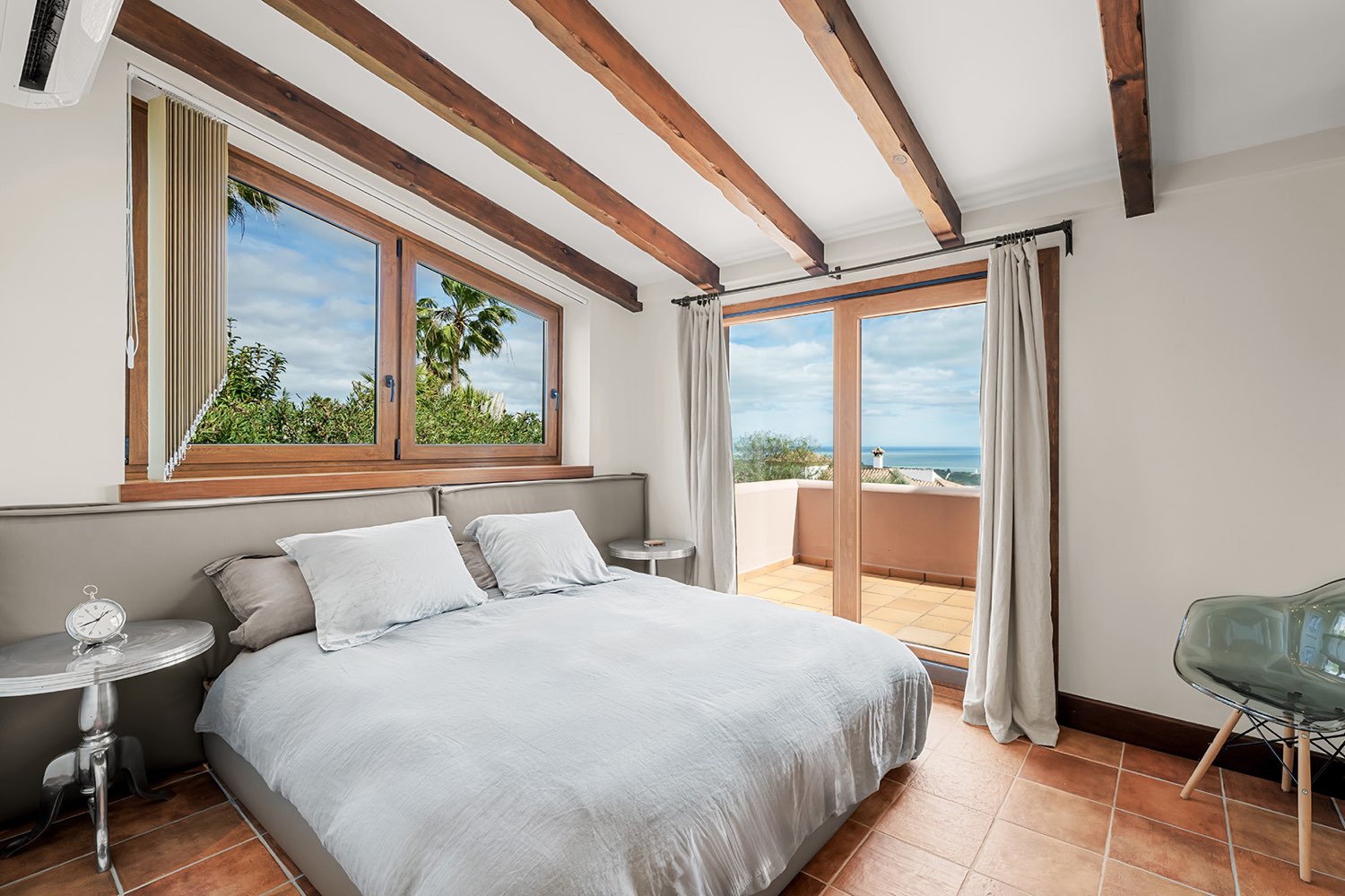 Hermosa y acogedora  villa con espectaculares vistas al mar en Alcaidesa