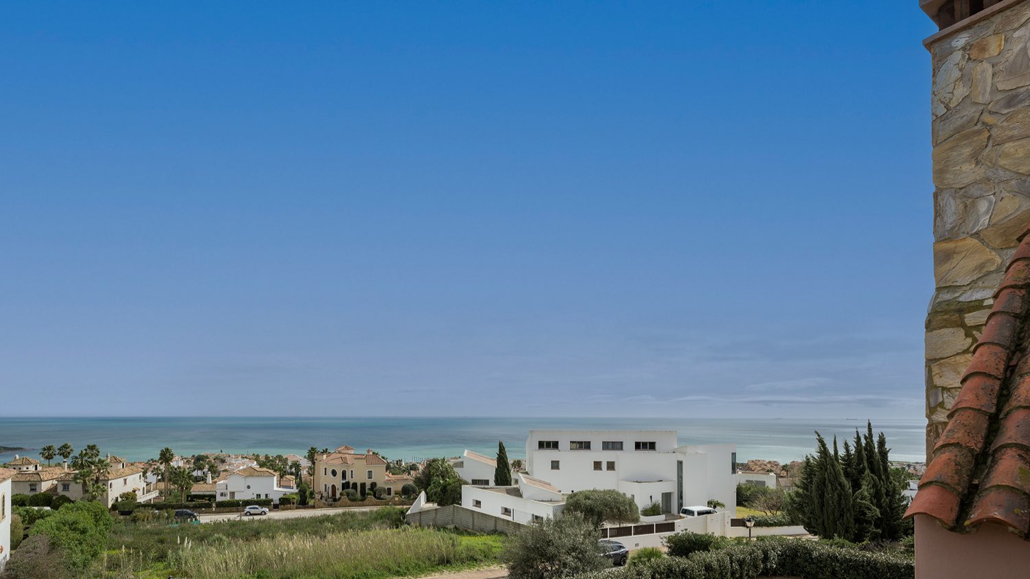 Hermosa y acogedora  villa con espectaculares vistas al mar en Alcaidesa