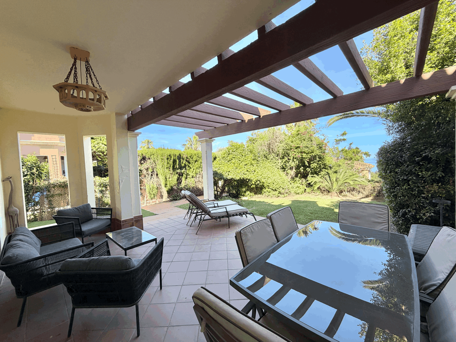 Splendid three-bedroom semi-detached house with garden in Alcaidesa