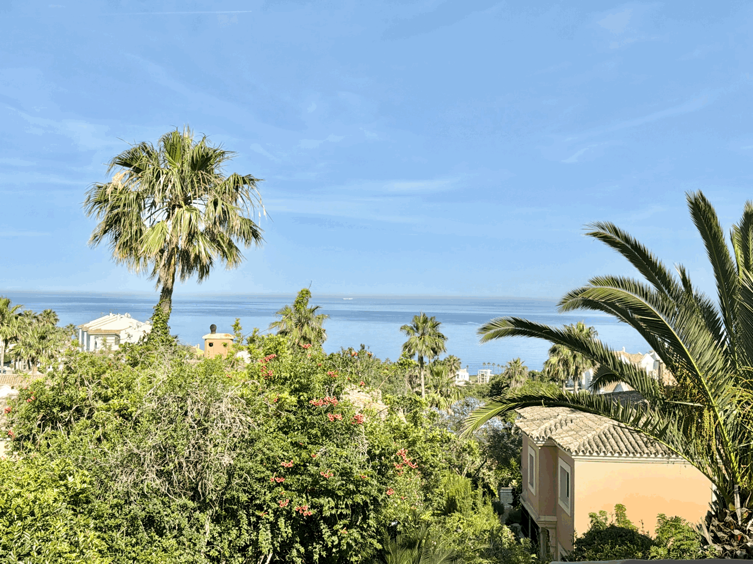 Splendid three-bedroom semi-detached house with garden in Alcaidesa
