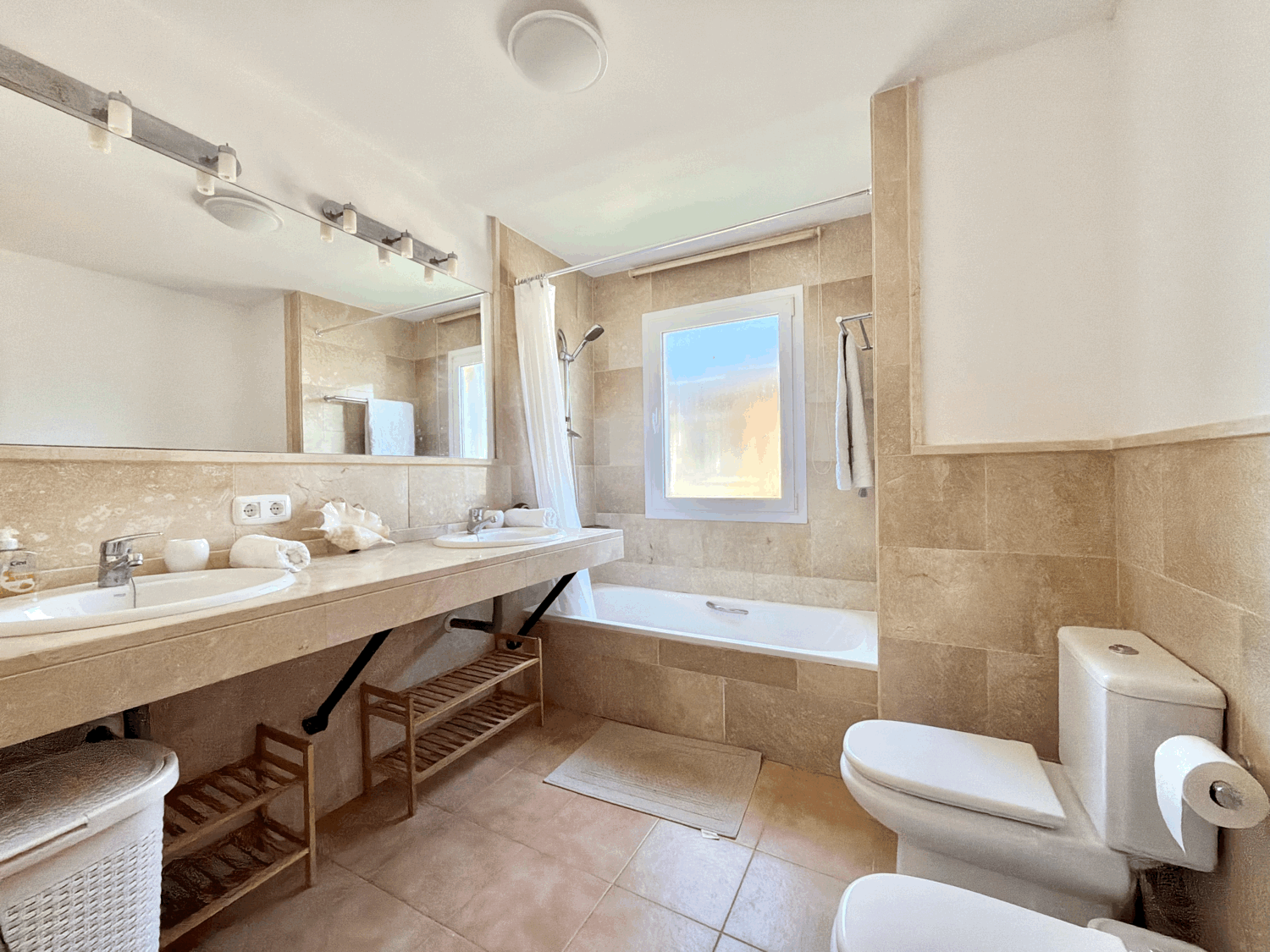 Splendid three-bedroom semi-detached house with garden in Alcaidesa