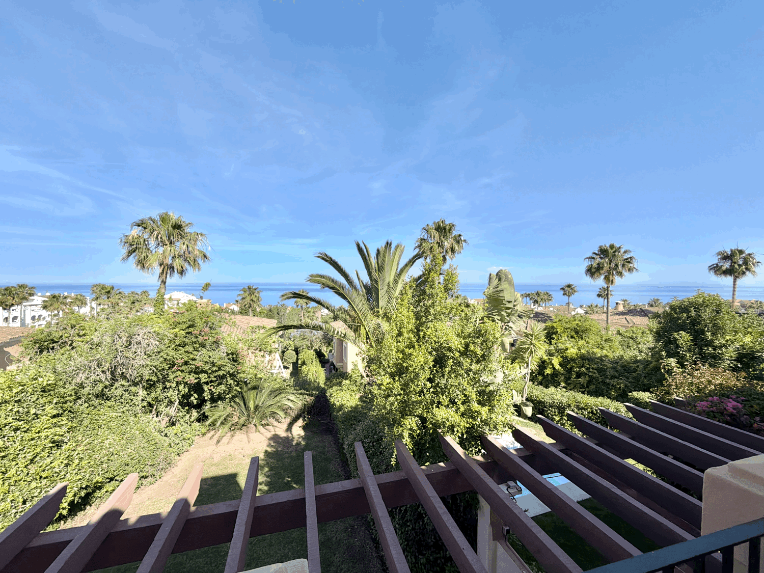 Splendid three-bedroom semi-detached house with garden in Alcaidesa