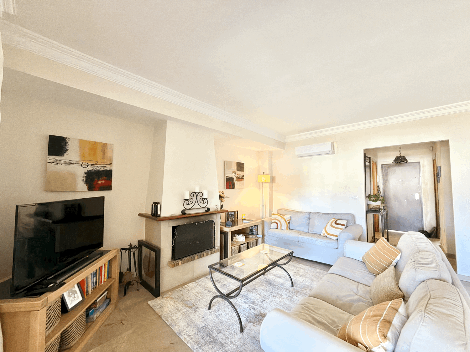 Charming four-bedroom townhouse in a gated community with a swimming pool