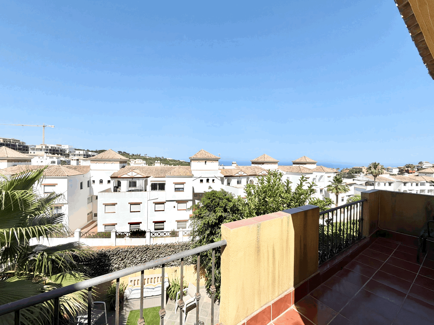 Charming four-bedroom townhouse in a gated community with a swimming pool