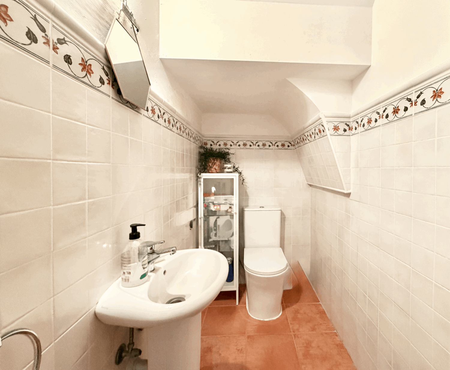 Charming four-bedroom townhouse in a gated community with a swimming pool