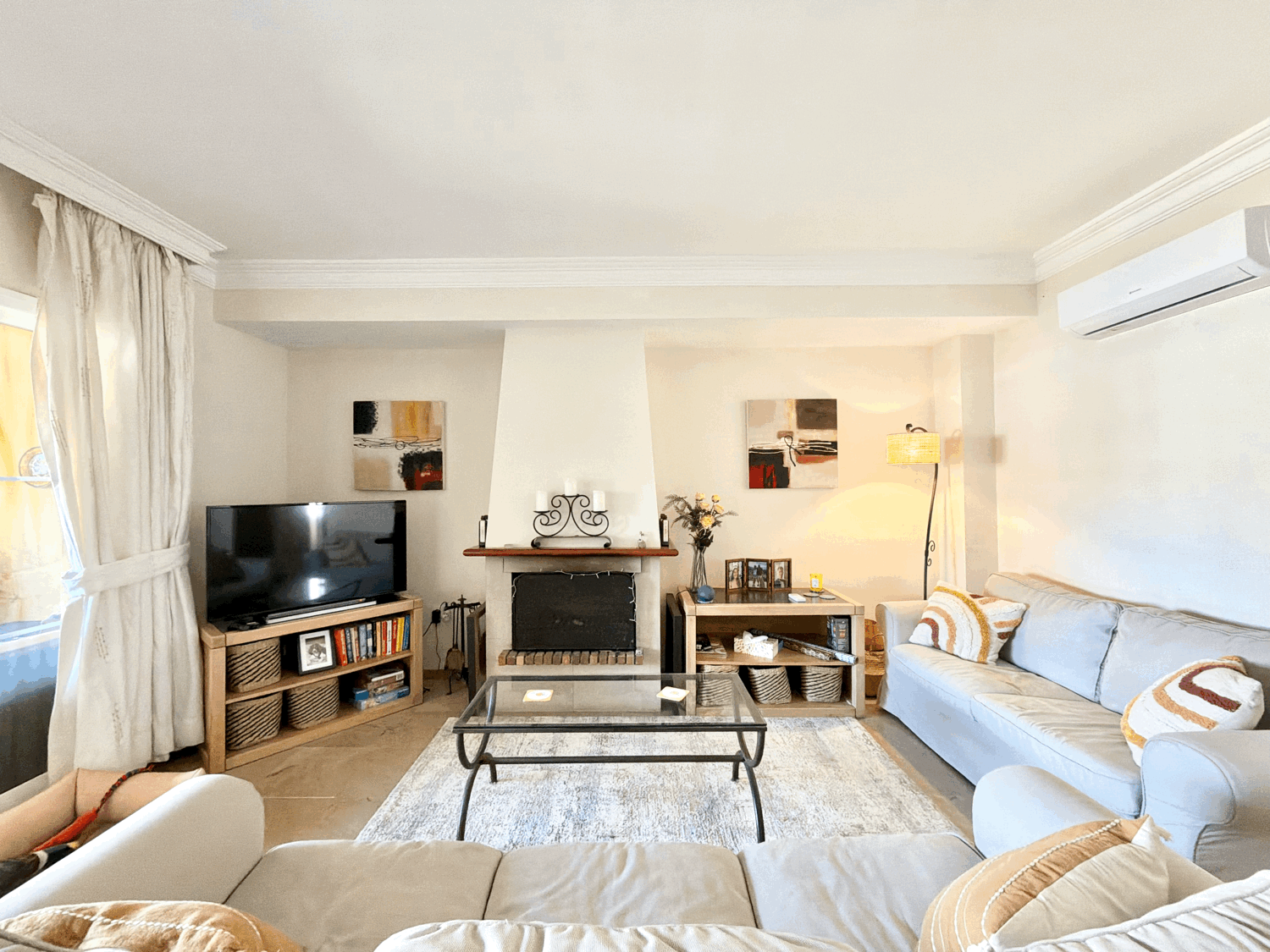 Charming four-bedroom townhouse in a gated community with a swimming pool