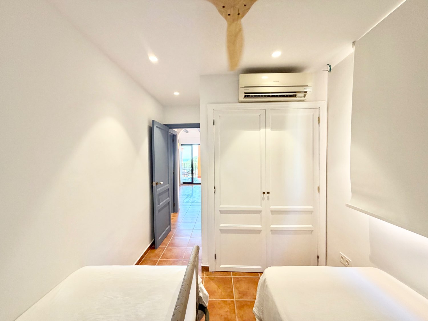 Precioso apartamento de dos dormitorios con vistas al mar y Gibraltar