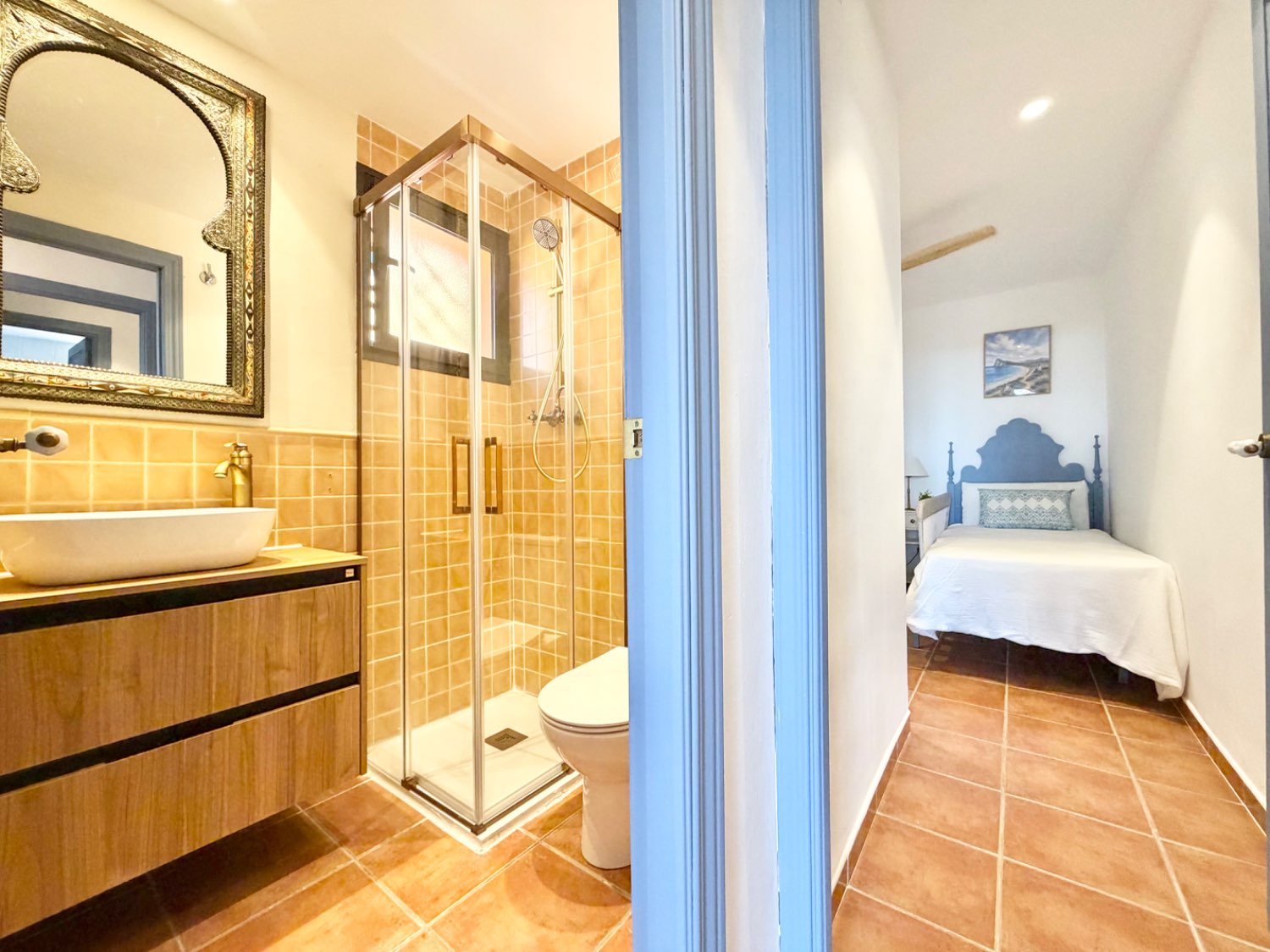 Precioso apartamento de dos dormitorios con vistas al mar y Gibraltar