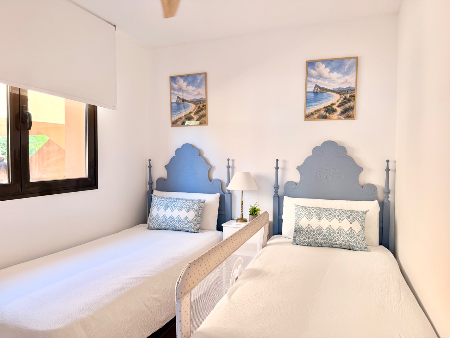 Precioso apartamento de dos dormitorios con vistas al mar y Gibraltar