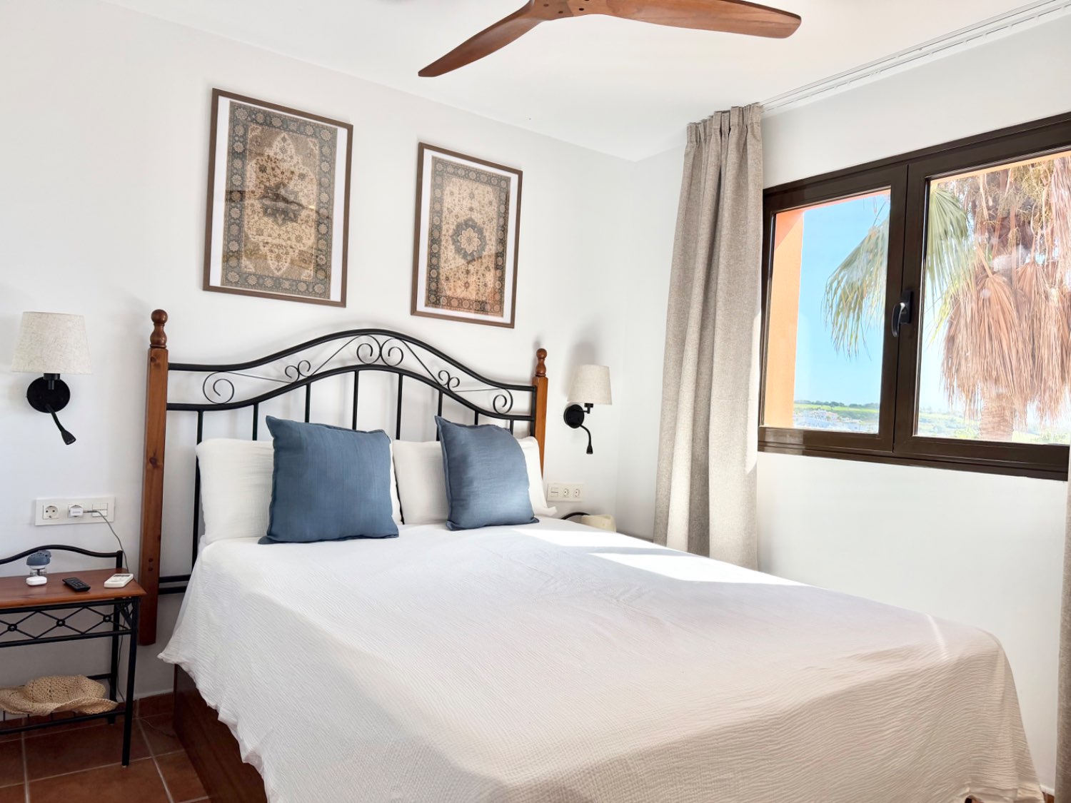 Precioso apartamento de dos dormitorios con vistas al mar y Gibraltar