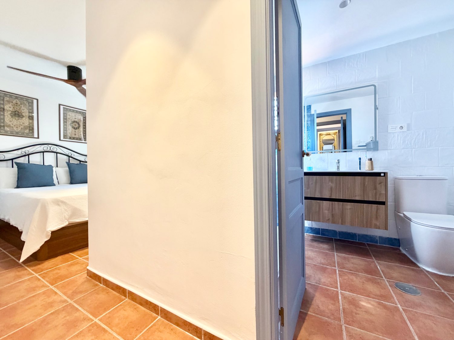 Precioso apartamento de dos dormitorios con vistas al mar y Gibraltar