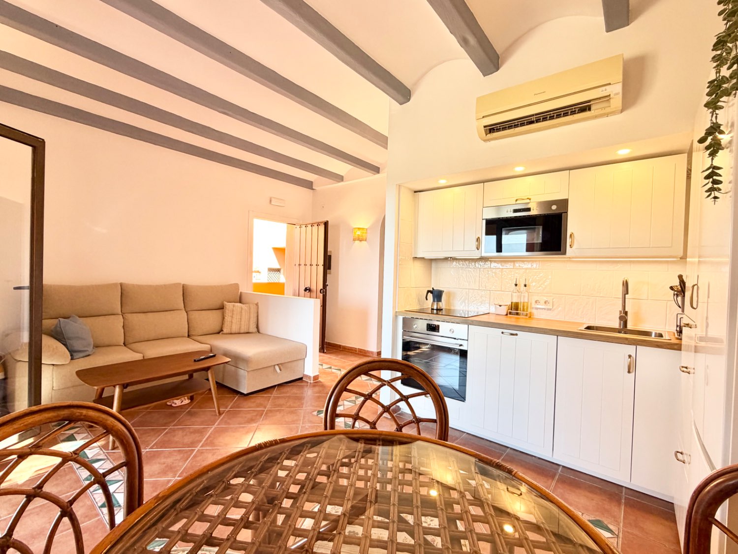Precioso apartamento de dos dormitorios con vistas al mar y Gibraltar