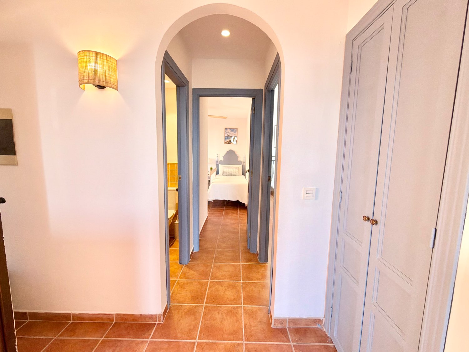 Precioso apartamento de dos dormitorios con vistas al mar y Gibraltar