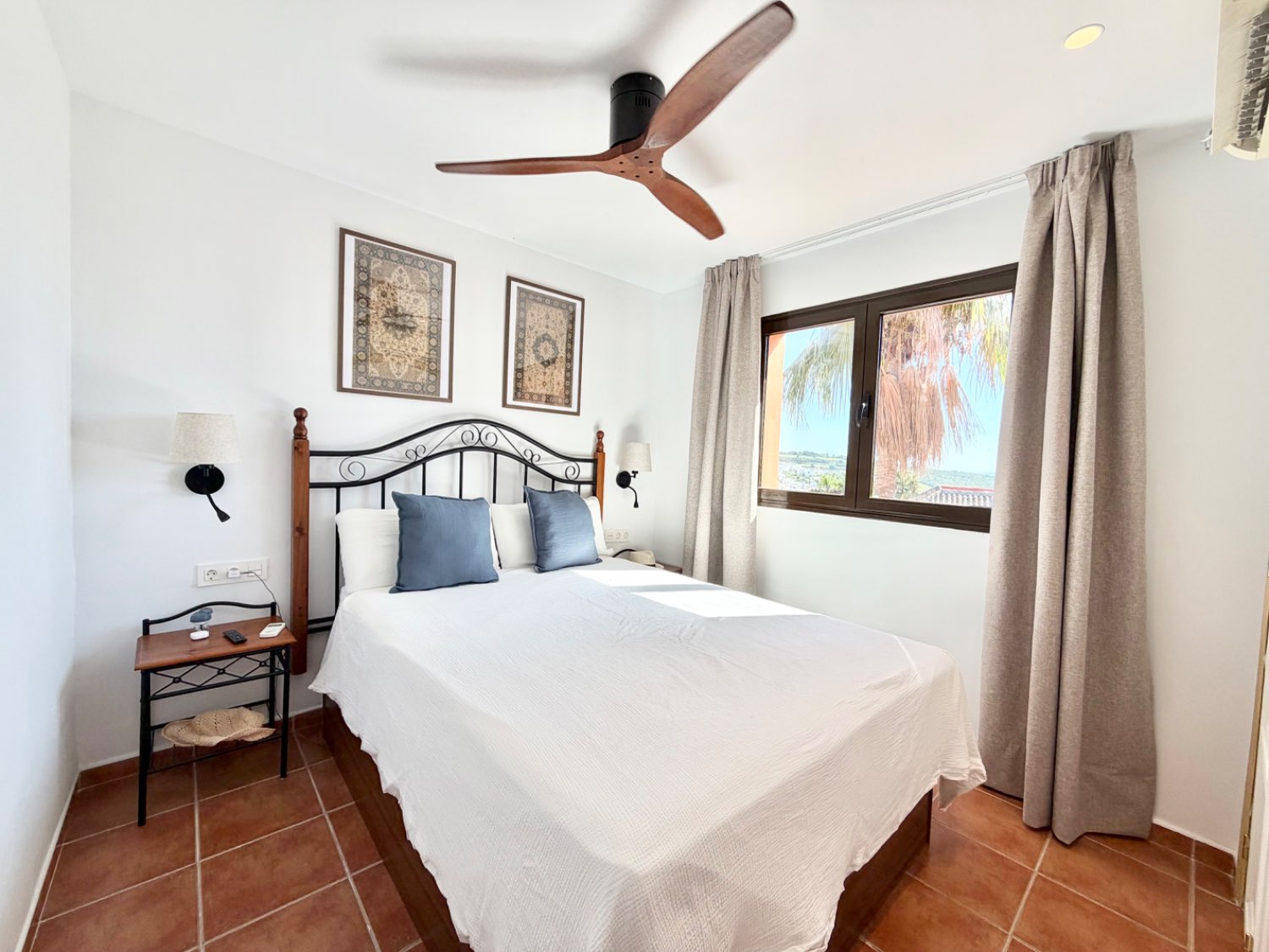 Precioso apartamento de dos dormitorios con vistas al mar y Gibraltar