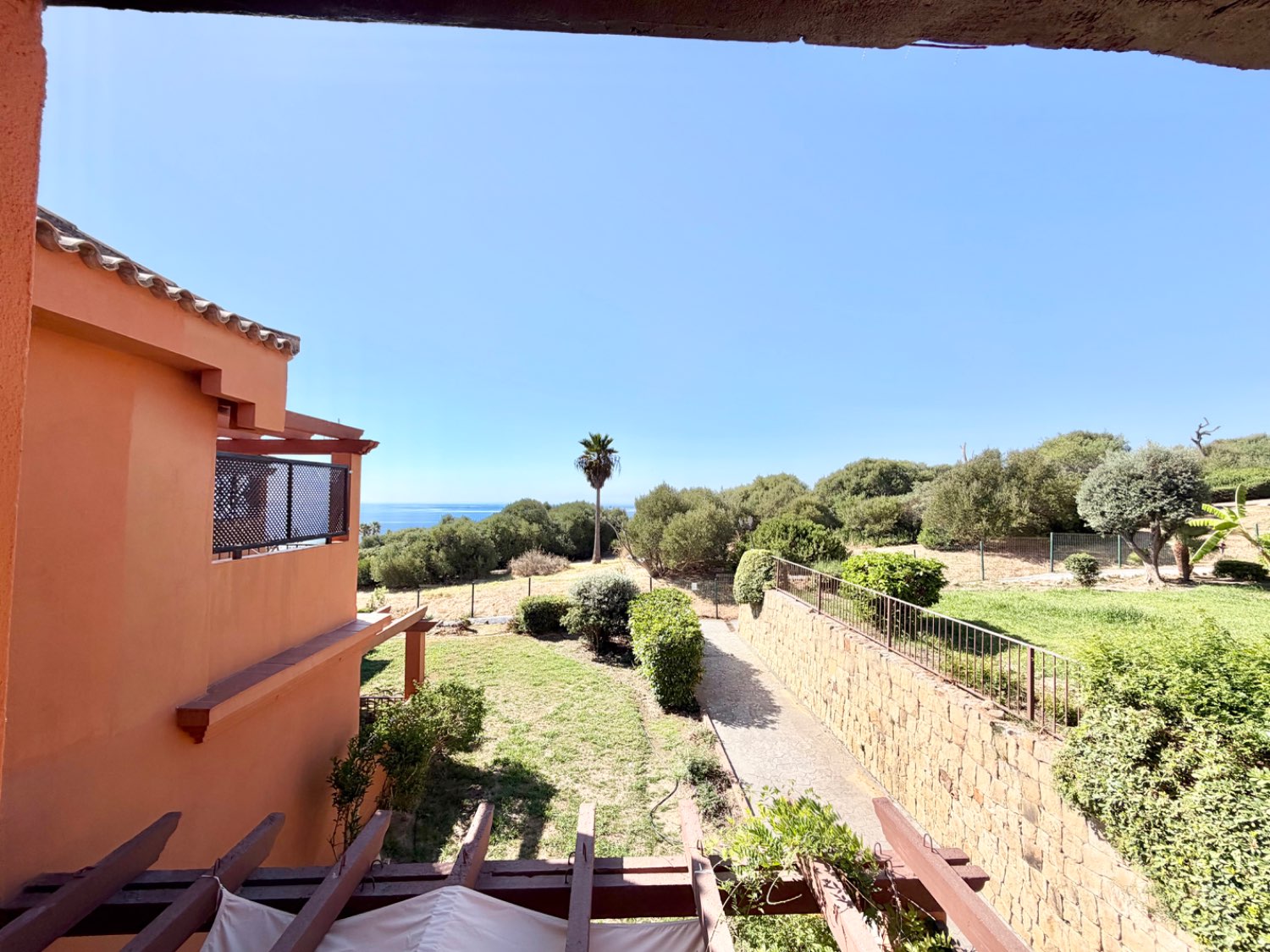 Precioso apartamento de dos dormitorios con vistas al mar y Gibraltar
