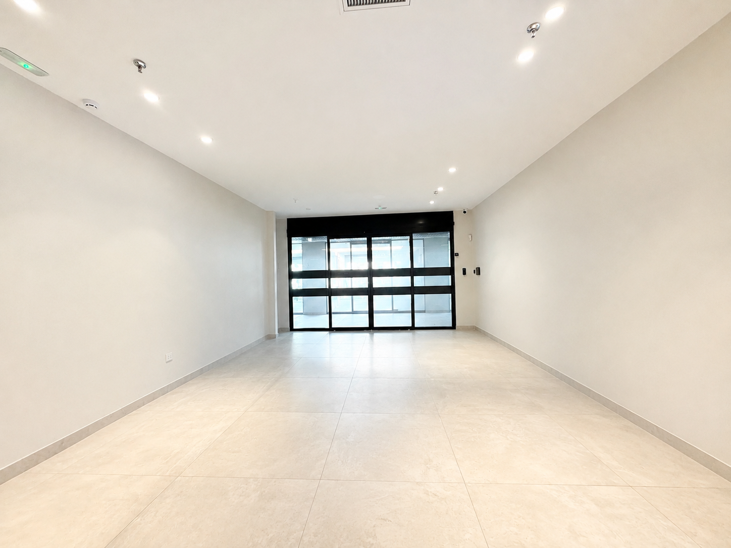 Estupendo local comercial en Centro comercial Sotomarket