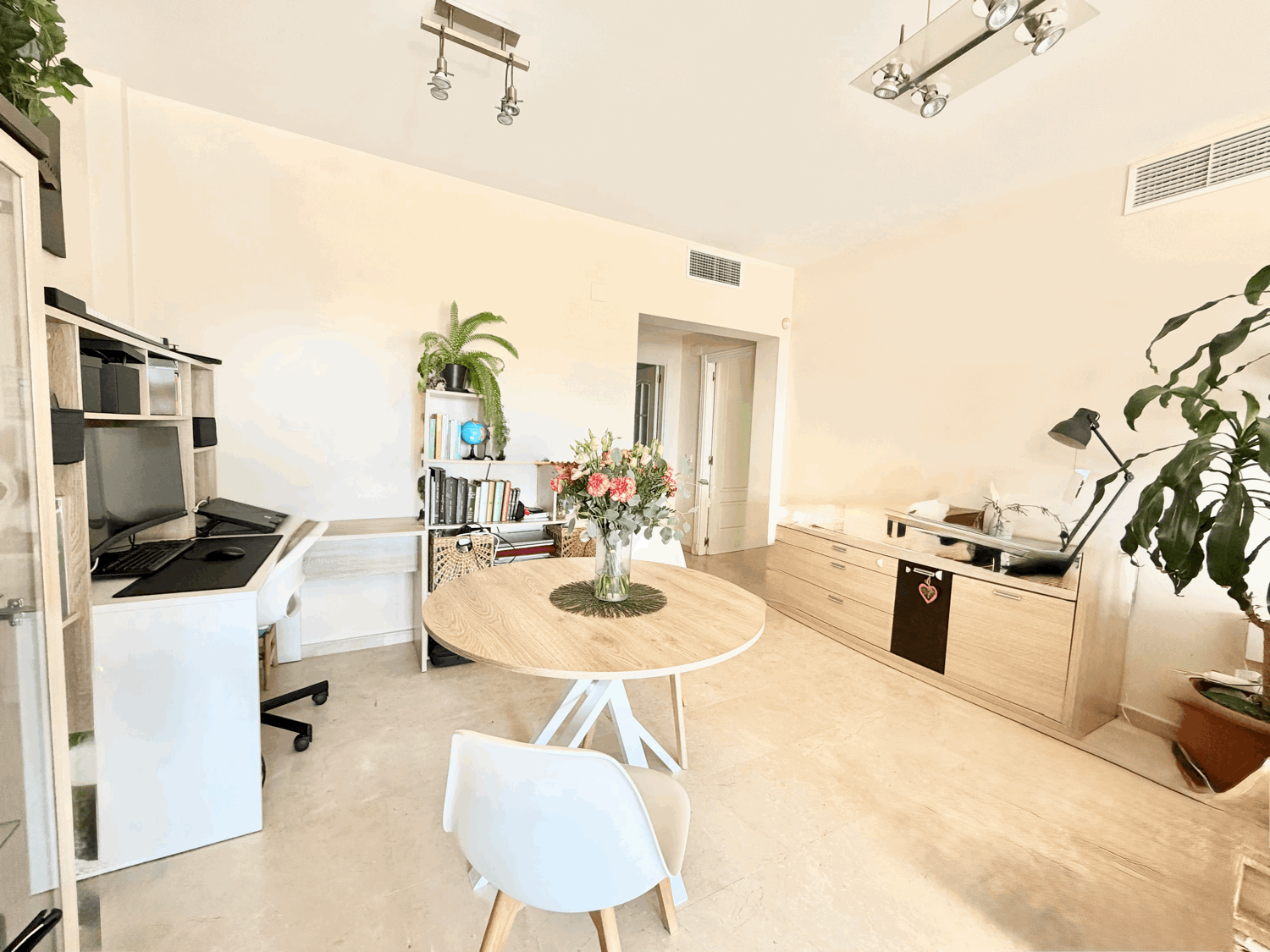 Hermoso piso de dos dormitorios con preciosas vistas abiertas al mar en Alcaidesa Village