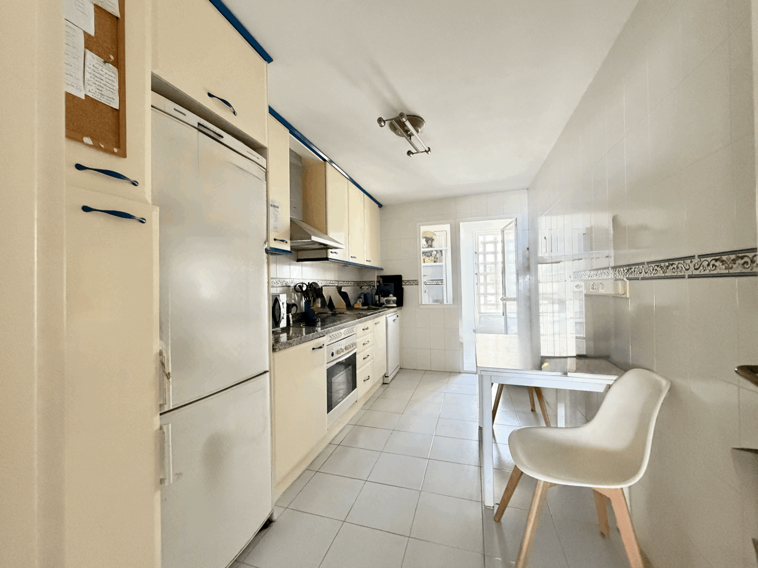 Hermoso piso de dos dormitorios con preciosas vistas abiertas al mar en Alcaidesa Village