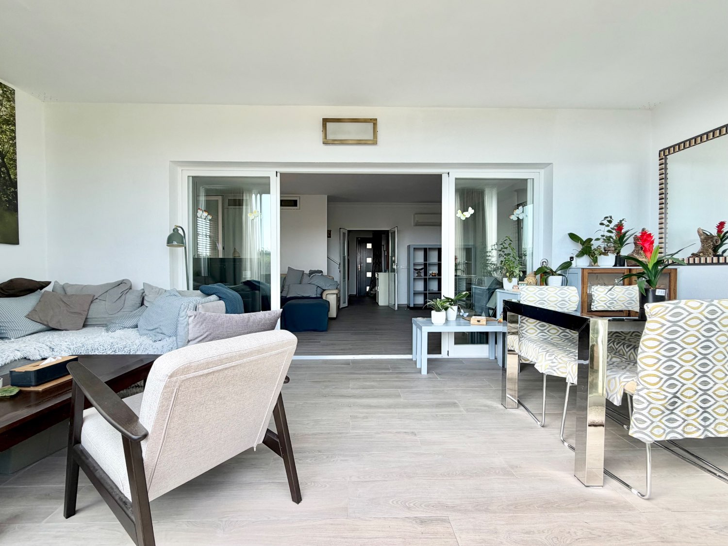 Fabulosa casa pareada cuatro dormitorios  con preciosas vistas al mar en Alcaidesa