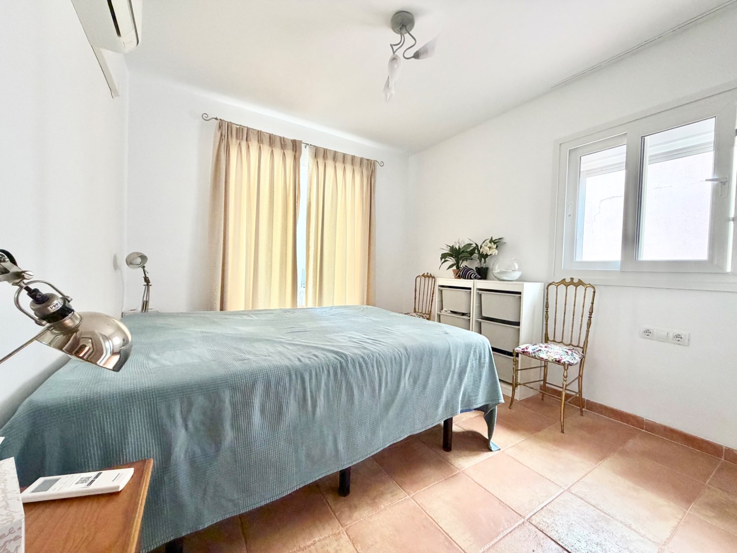 Fabulosa casa pareada cuatro dormitorios  con preciosas vistas al mar en Alcaidesa