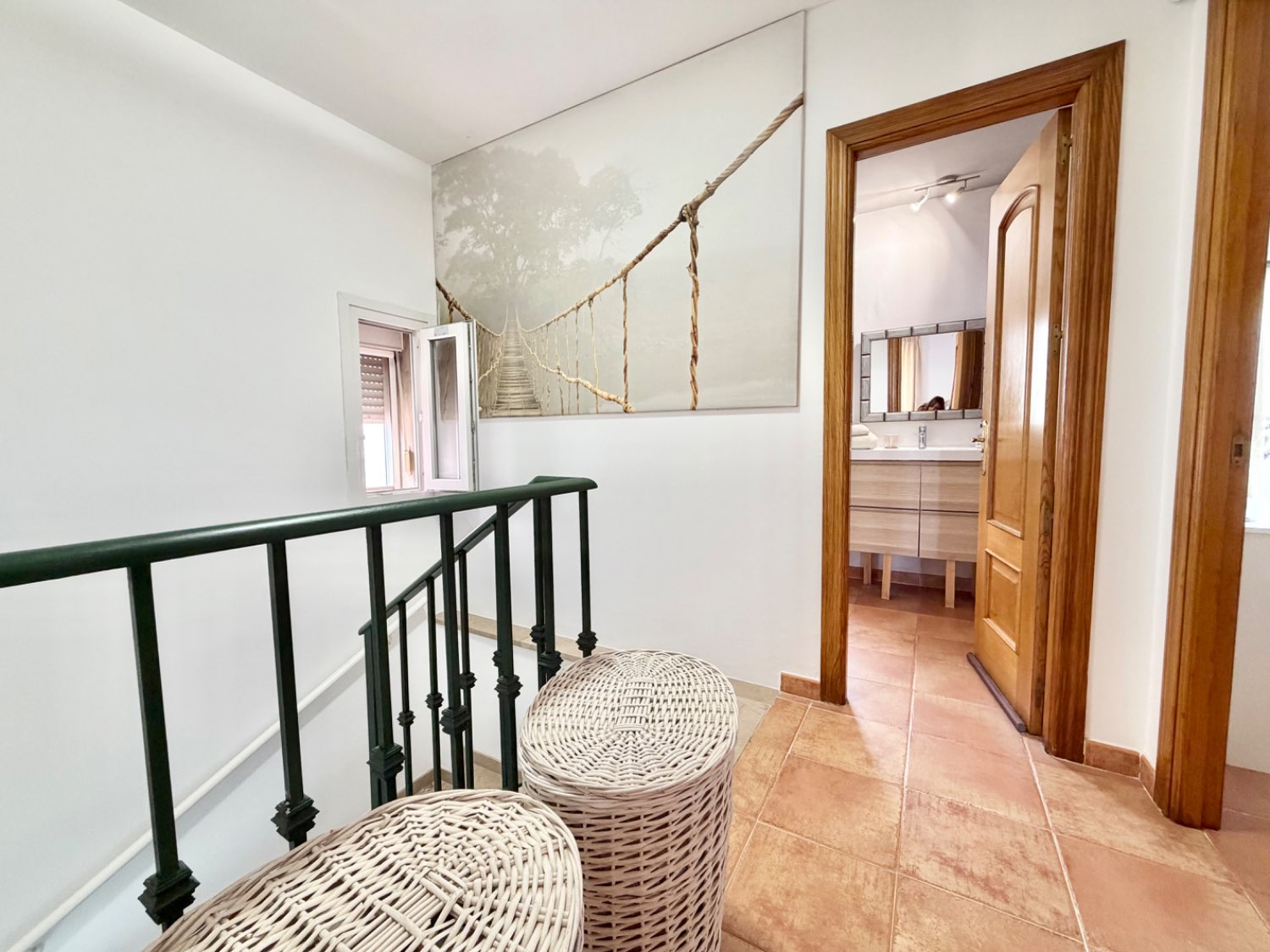Fabulosa casa pareada cuatro dormitorios  con preciosas vistas al mar en Alcaidesa