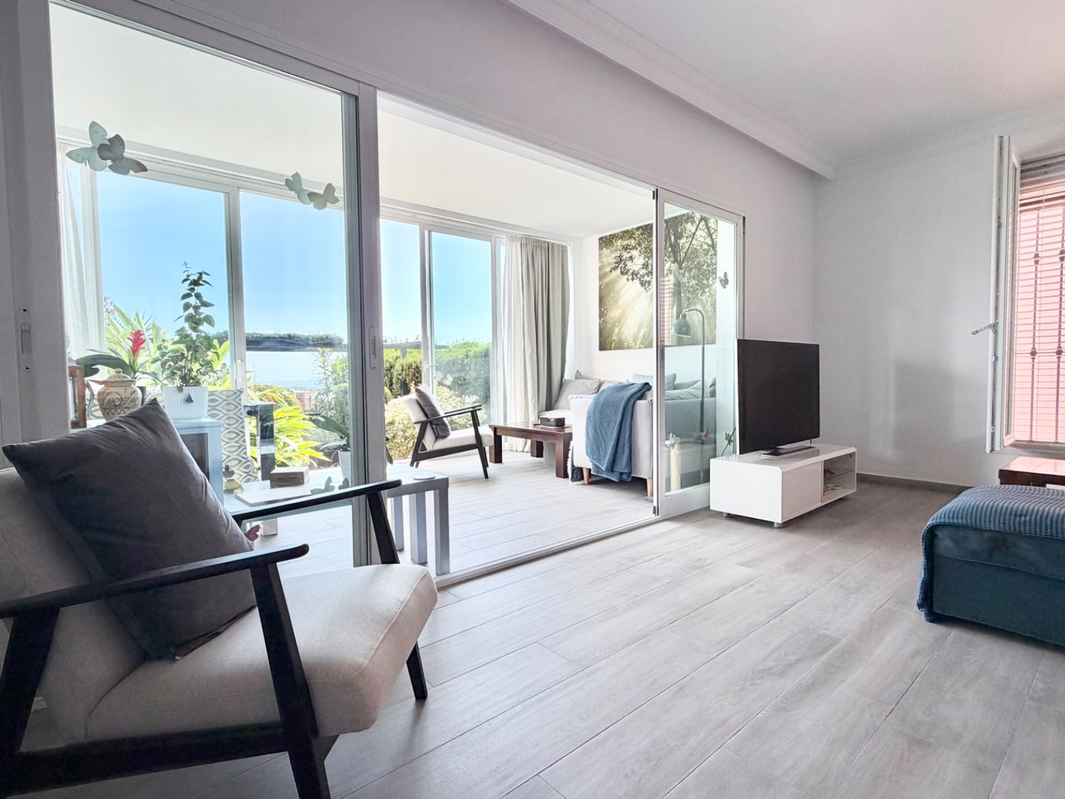Fabulosa casa pareada cuatro dormitorios  con preciosas vistas al mar en Alcaidesa