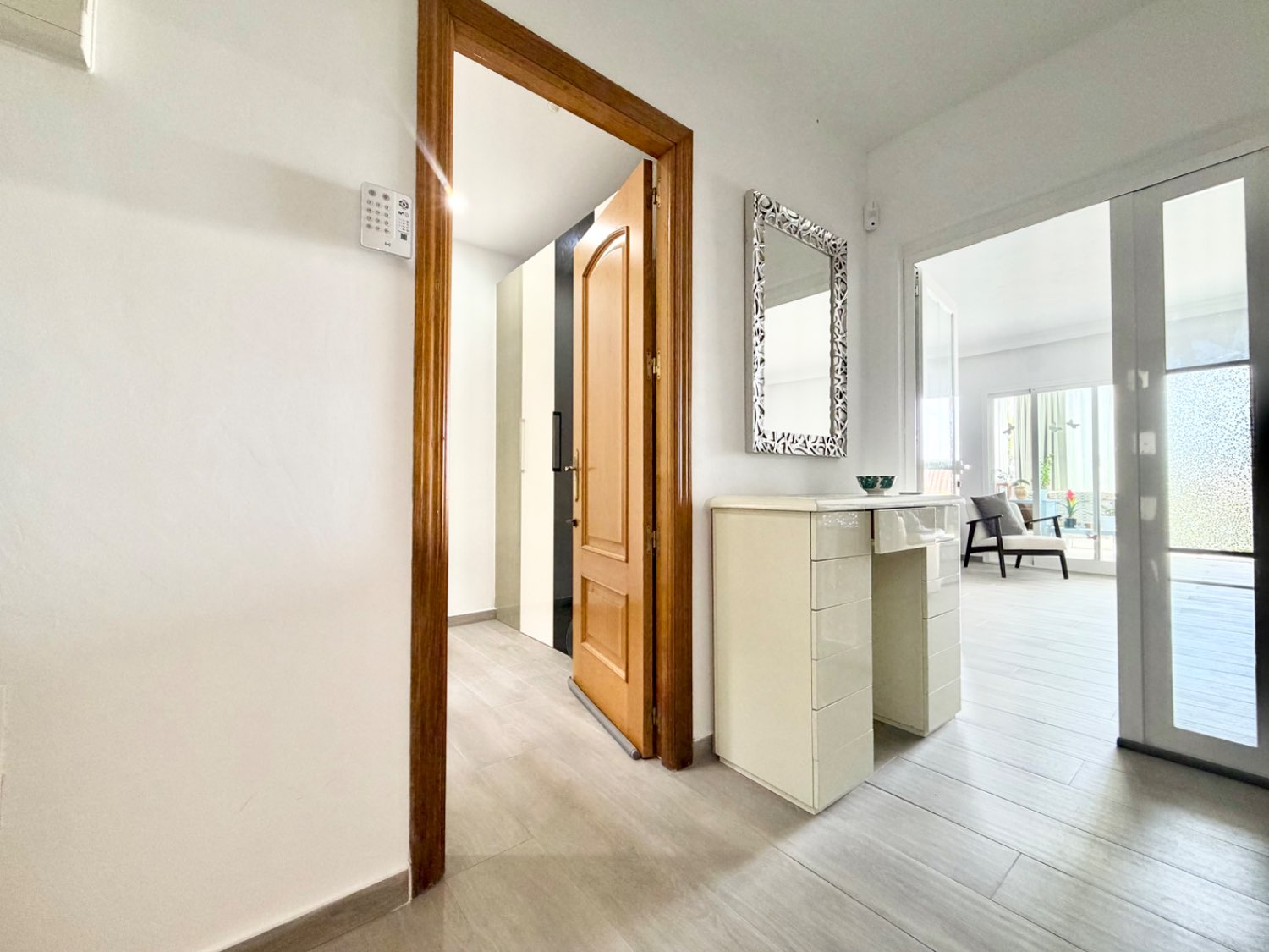 Fabulosa casa pareada cuatro dormitorios  con preciosas vistas al mar en Alcaidesa