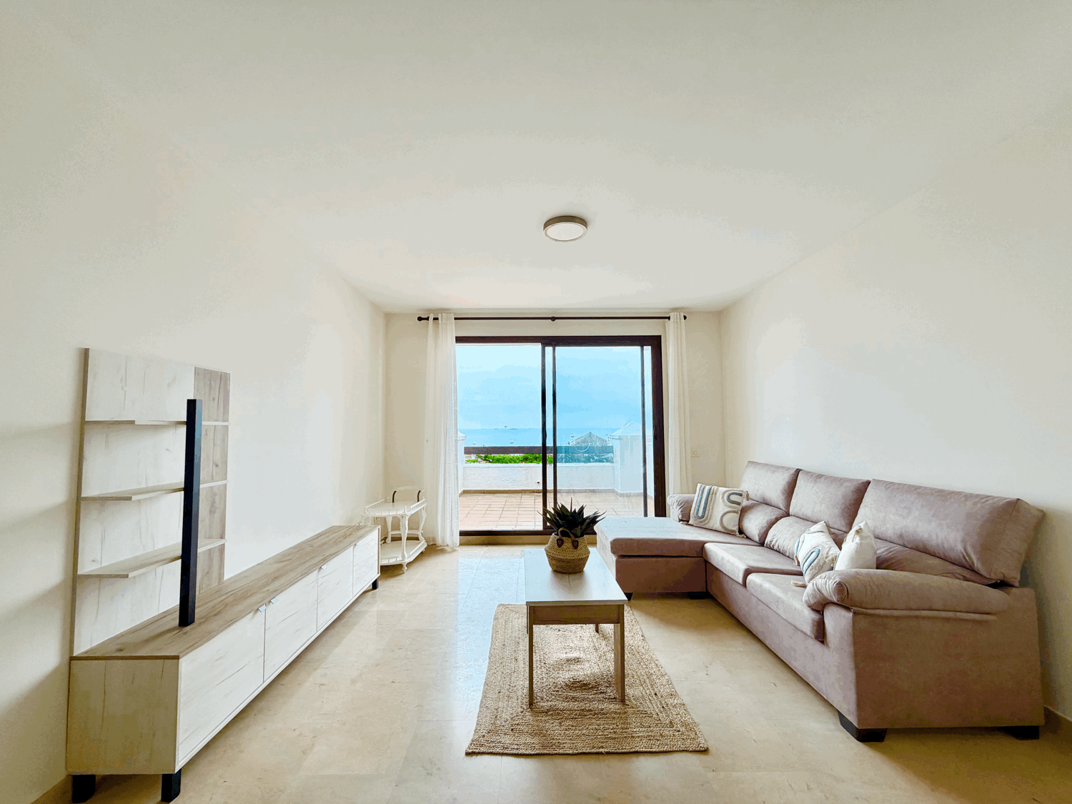 Apartment for rent in La Alcaidesa